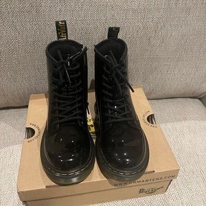 Dr.Martens girls patent leather boots.